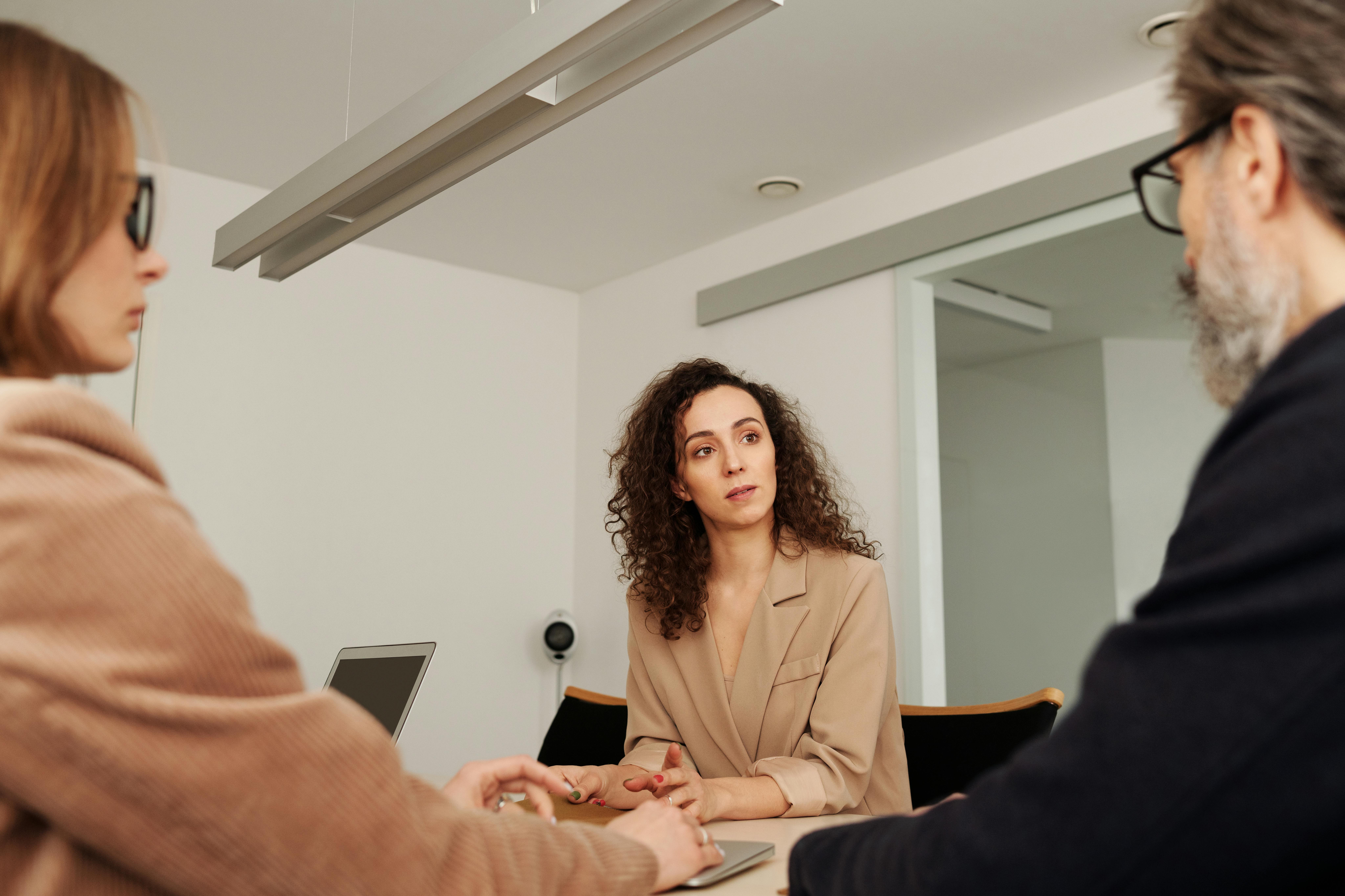 Discuție și consultare în cadrul audiențelor
